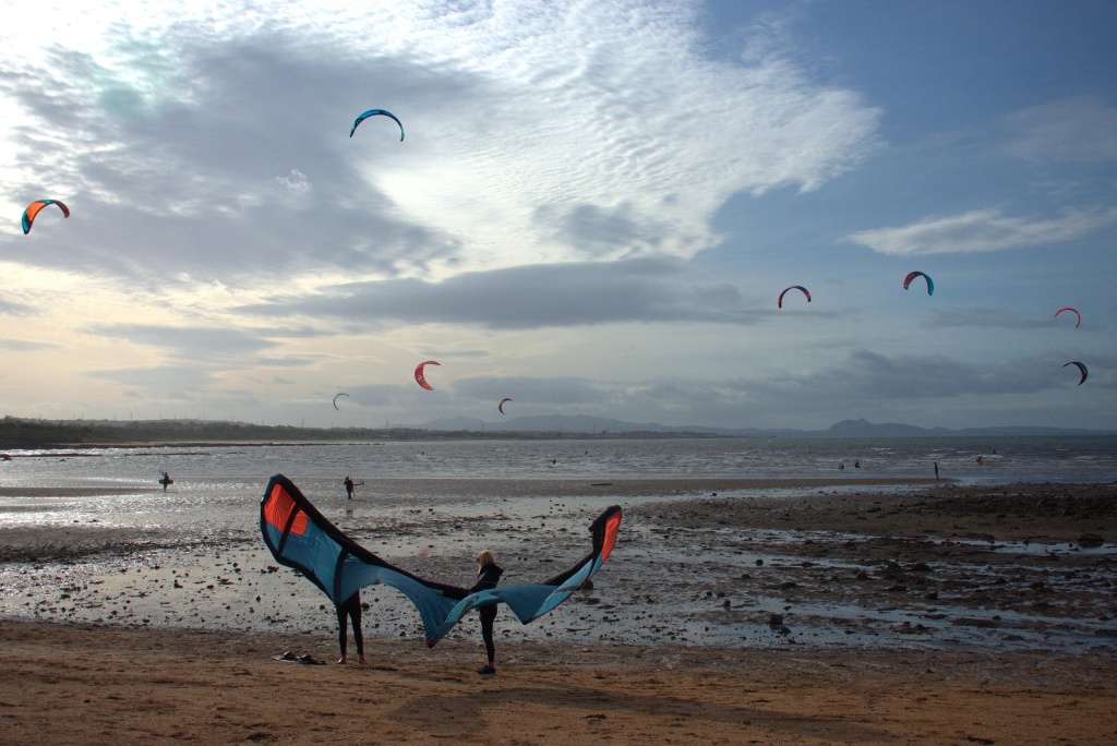 kitesurfing-6706373_1920.jpg