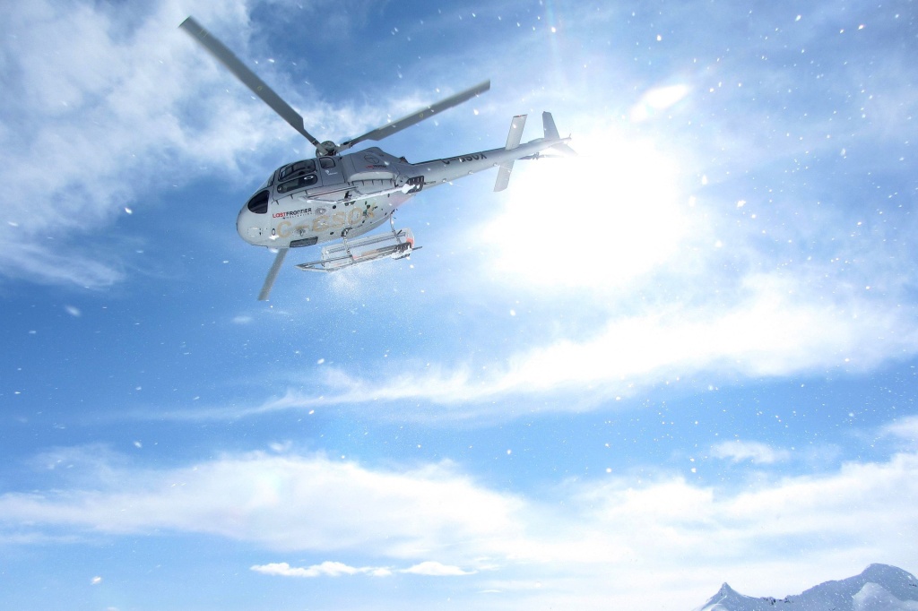 heliskiing-heli-skiing-1974015_1920.jpg