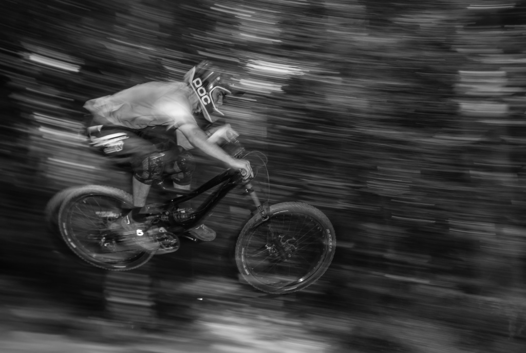 горный велосипед франция jani-brumat-Ej_rTUs5Xm0-unsplash.jpg