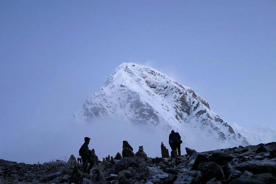Сколько стоит взойти на Эверест в 2026 году и цена страховки на Эвересте