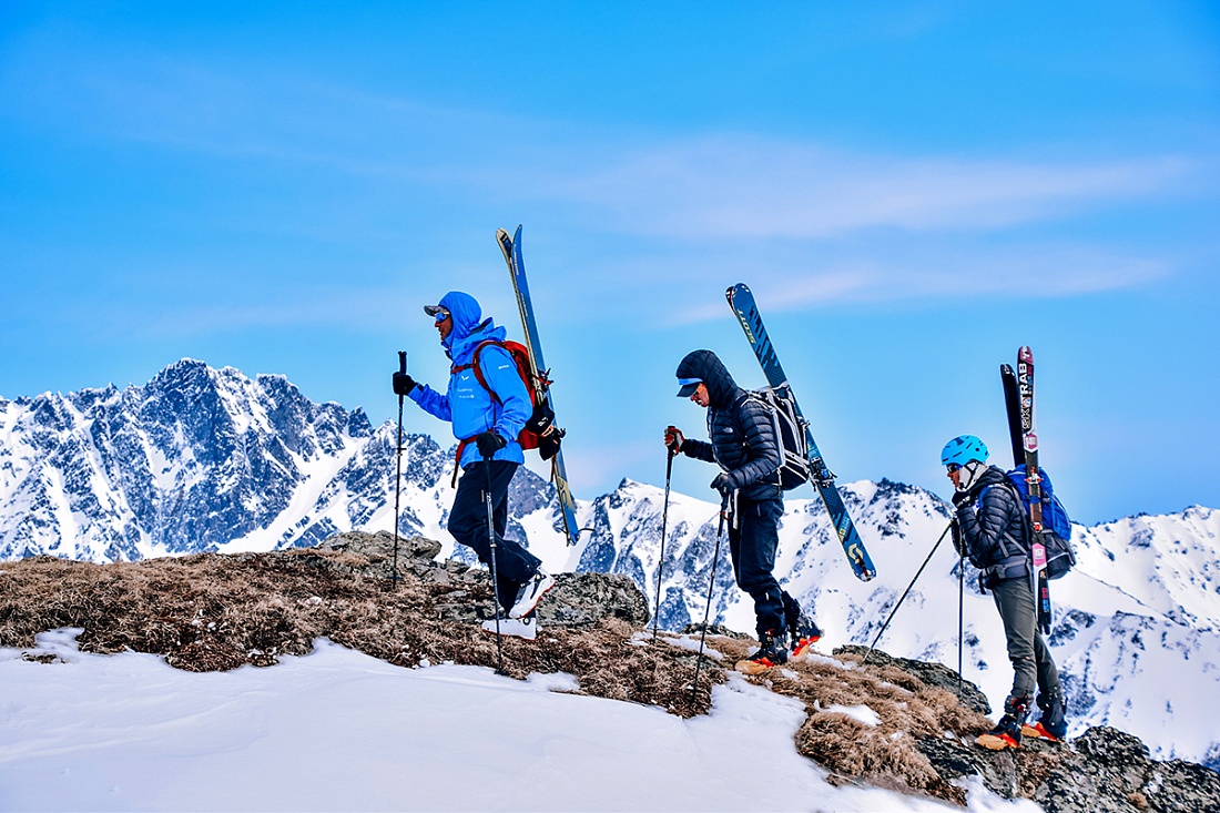 История и опыт восхождений и спусков на лыжах Виталия Лазо с вершин Мира. Программы ски-тура на Камчатке