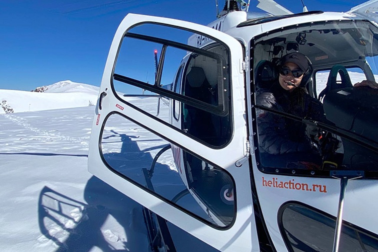 История девушки — пилота вертолётной компании Heliaction Аси Кагиной. Женский взгляд на полеты в горах